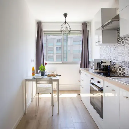 Azureen Apartment *